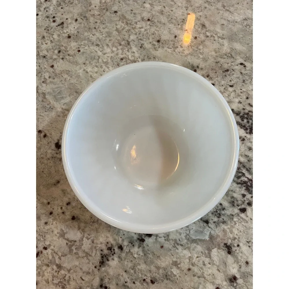 Vintage Anchor Hocking Fire-King Milk Glass Swirl Mixing Bowl White 6 inch